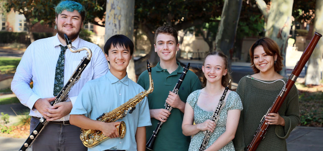 Modem Reeds Quartet quintet with saxophonist, bass clarinetist, bassoonist, oboist, and clarinetist