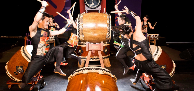 Taiko drummers and drums