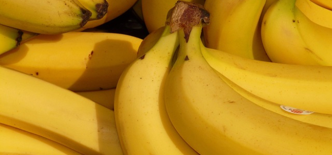 a bunch of bananas, Image by Hans from Pixabay