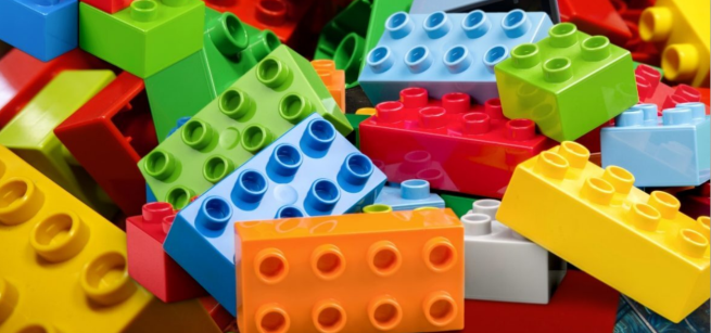 Building bricks of different colors are in the picture