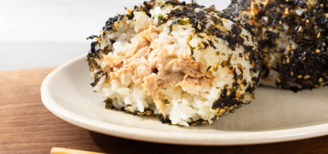 Korean rice ball with seed and filling
