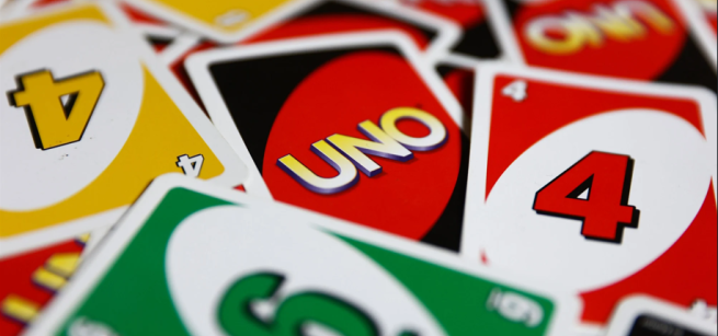 A pile of uno cards.
