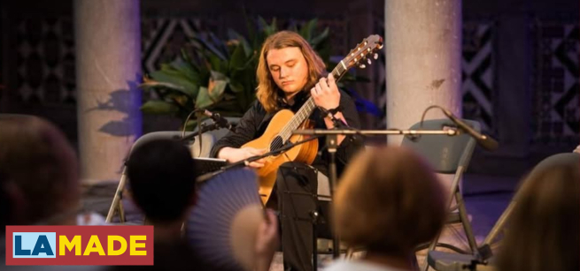 Misha Kreinbring on the guitar