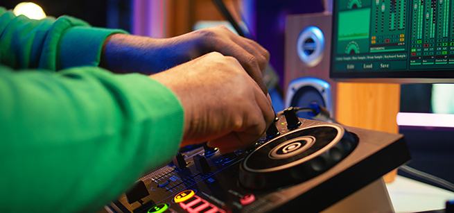 hands at a turntable ready to dj