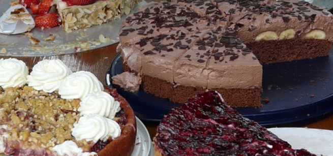 Multiple kinds of cake 