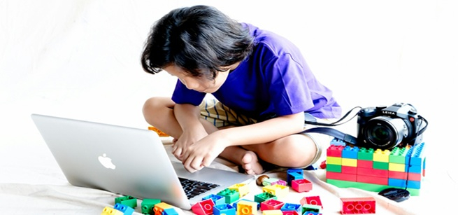 tween using laptop