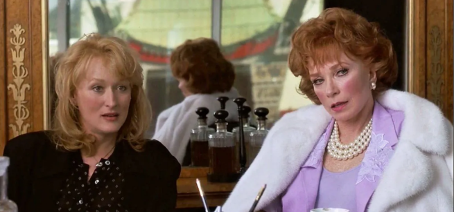 In the picture are the protagonists Meryl Streep and Shirley Maclaine