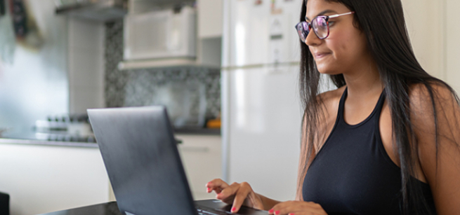 Teen girl in front of a laptop. 