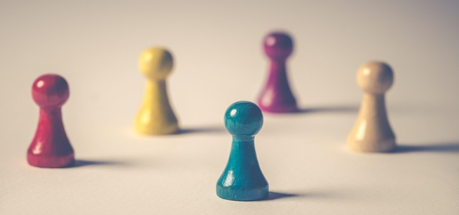 A color phot of red, yellow and green game pieces, Image by Ylanite Koppens from Pixabay