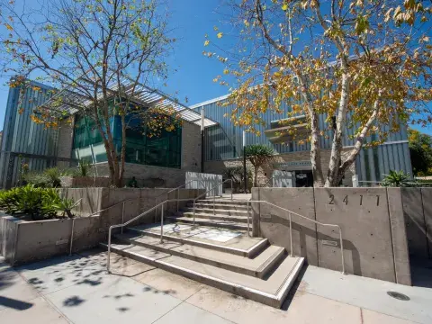 Exterior of Silver Lake Branch Library