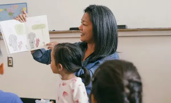 teacher reading to kids