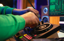 hands at a turntable ready to dj