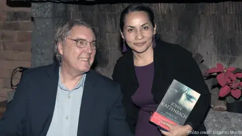 author John Katzenbach with librarian Ana Campos