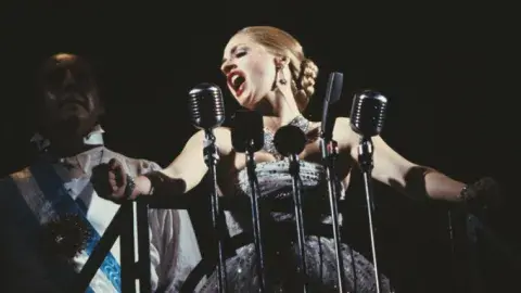 "Bob Gunton and Patti LuPone as Juan and Eva Peron singing "Don't Cry For Me, Argentina" in a scene from the Broadway production of the musical "Evita." 