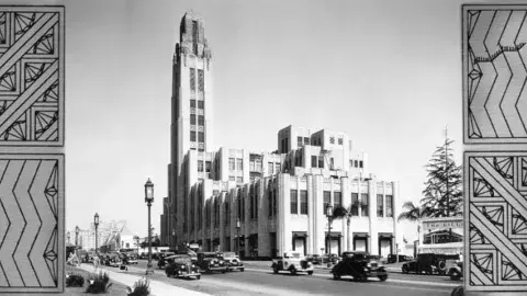 photo of Wilshire Boulevard looking towards Bullock's Wilshire