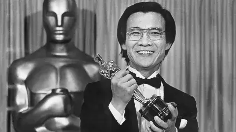 Haing Somnang Ngor receiving an Academy Award for Best Supporting Actor in 1985
