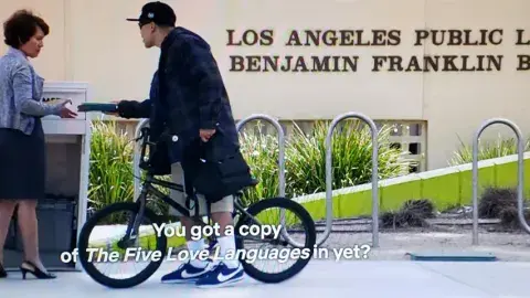 Actores del programa de TV Gentefied en la Biblioteca Benjamin Franklin Branch Library