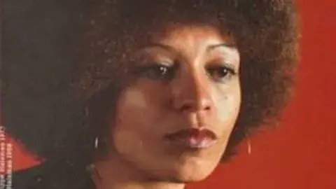 book cover of Angela Davis: an Autobiography