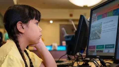 Child using a computer 