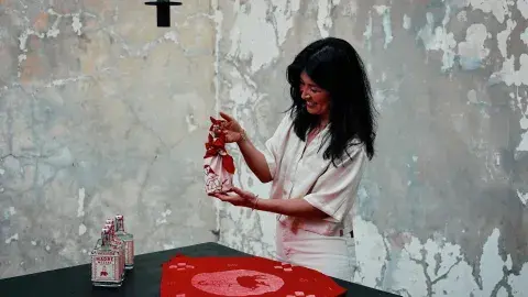 Ellen of Nossi demonstrates bojagi