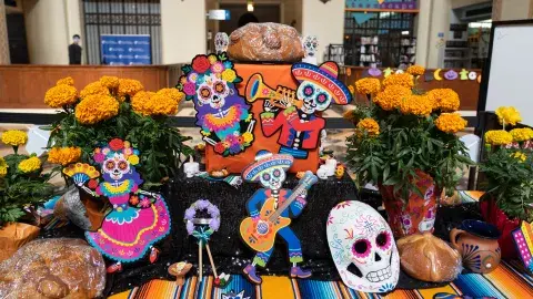 dia de los muertos alter in the rotunda