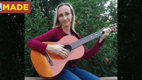 Natalya Grinbaum-Smyrnos playing a guitar