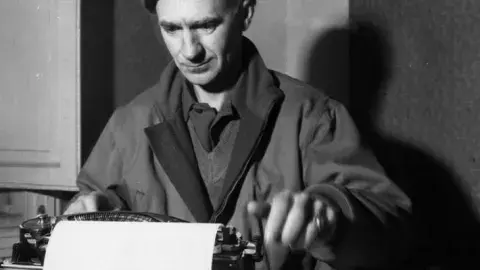 Arnie Weiss Presents: Ernie Pyle - War Correspondent