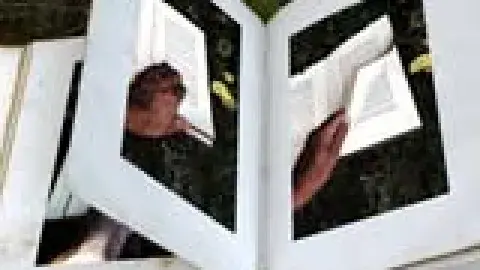  "Le Livre / The Book" with "Lumière Noire / Black Light" in Saint-Martin-du-Var, France.