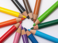 Colored pencils in a circle, Image by Stefan Schweihofer from Pixabay